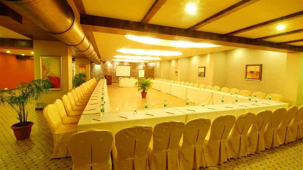 Sai Palace Hotel Mumbai Exterior foto