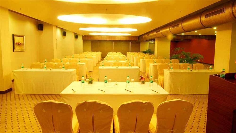 Sai Palace Hotel Mumbai Exterior foto
